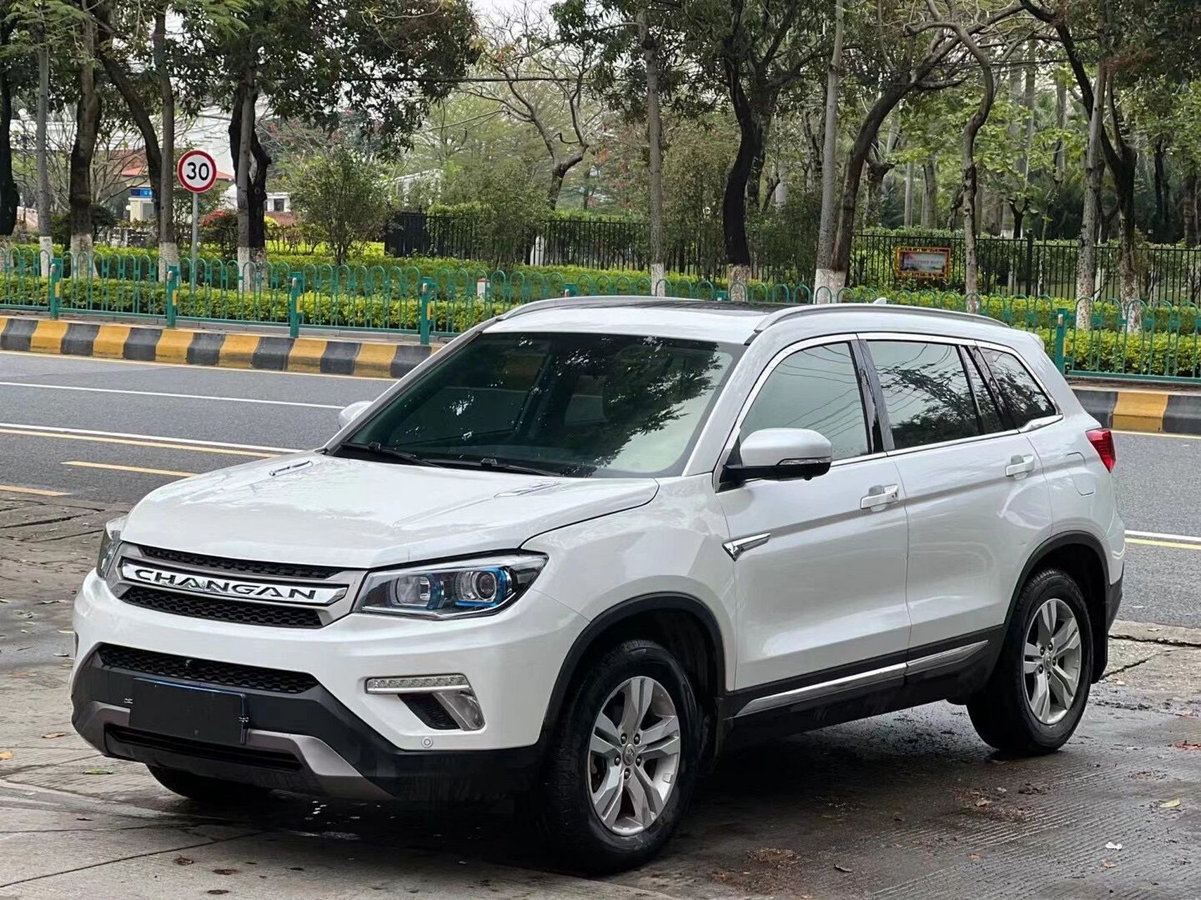 18年长安cs75 新到18年7月长安cs75,自动1.