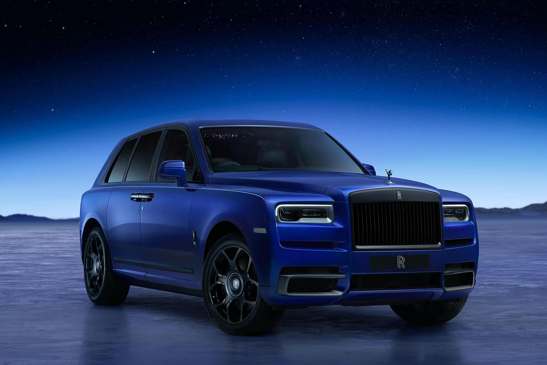 劳斯莱斯库里南black badge blue shadow,采用专属定制蓝色车漆,动力