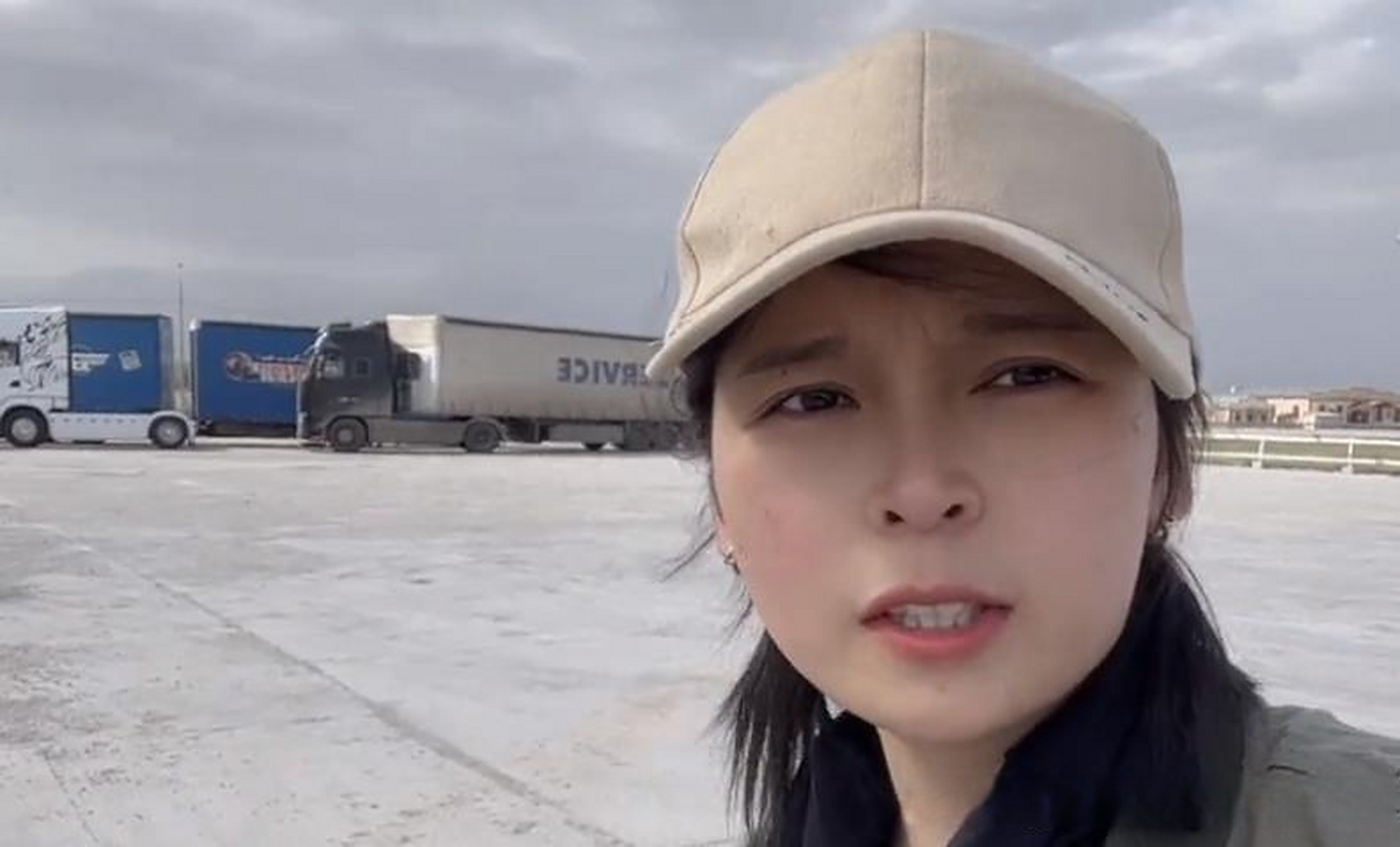 逍遥女魔头,一个二十多岁的小姑娘,不啃老也不工作天天游山玩水,哪里