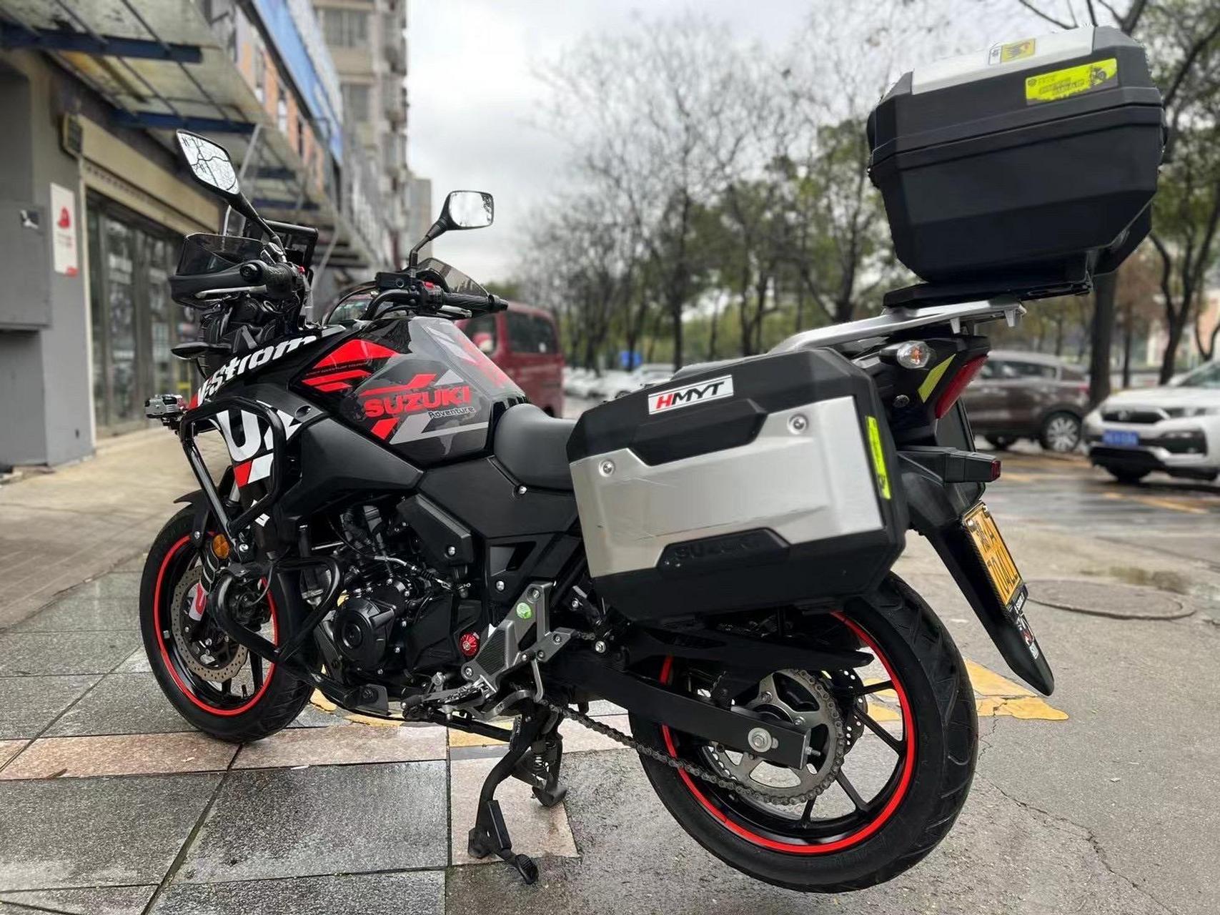 铃木dl250三箱版,21年4月上牌,安全行驶15000公里,升级护杠,透镜大灯