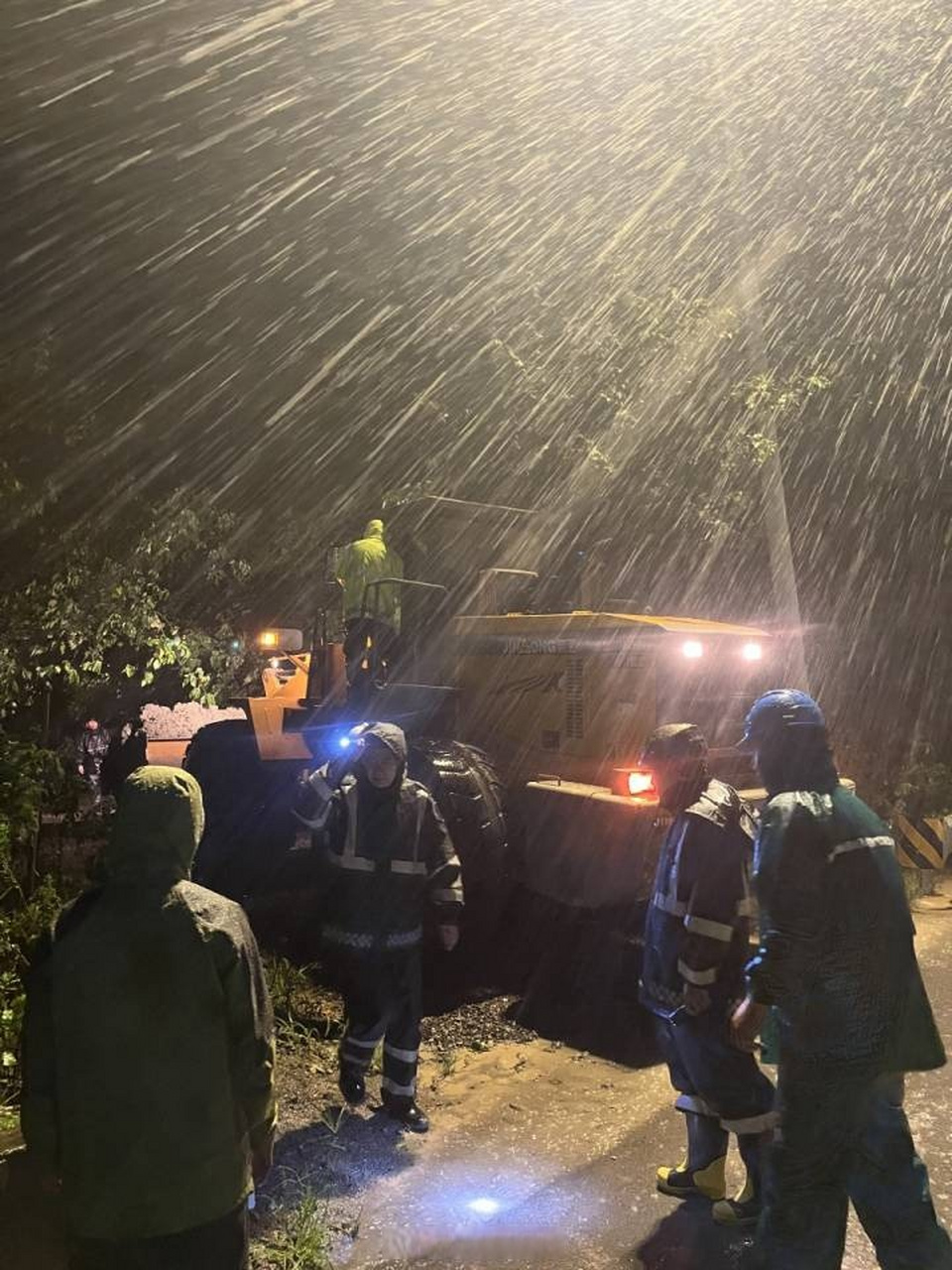 9月15日2时,姚江余姚站水位达3.65米,超警戒水位1.55米!