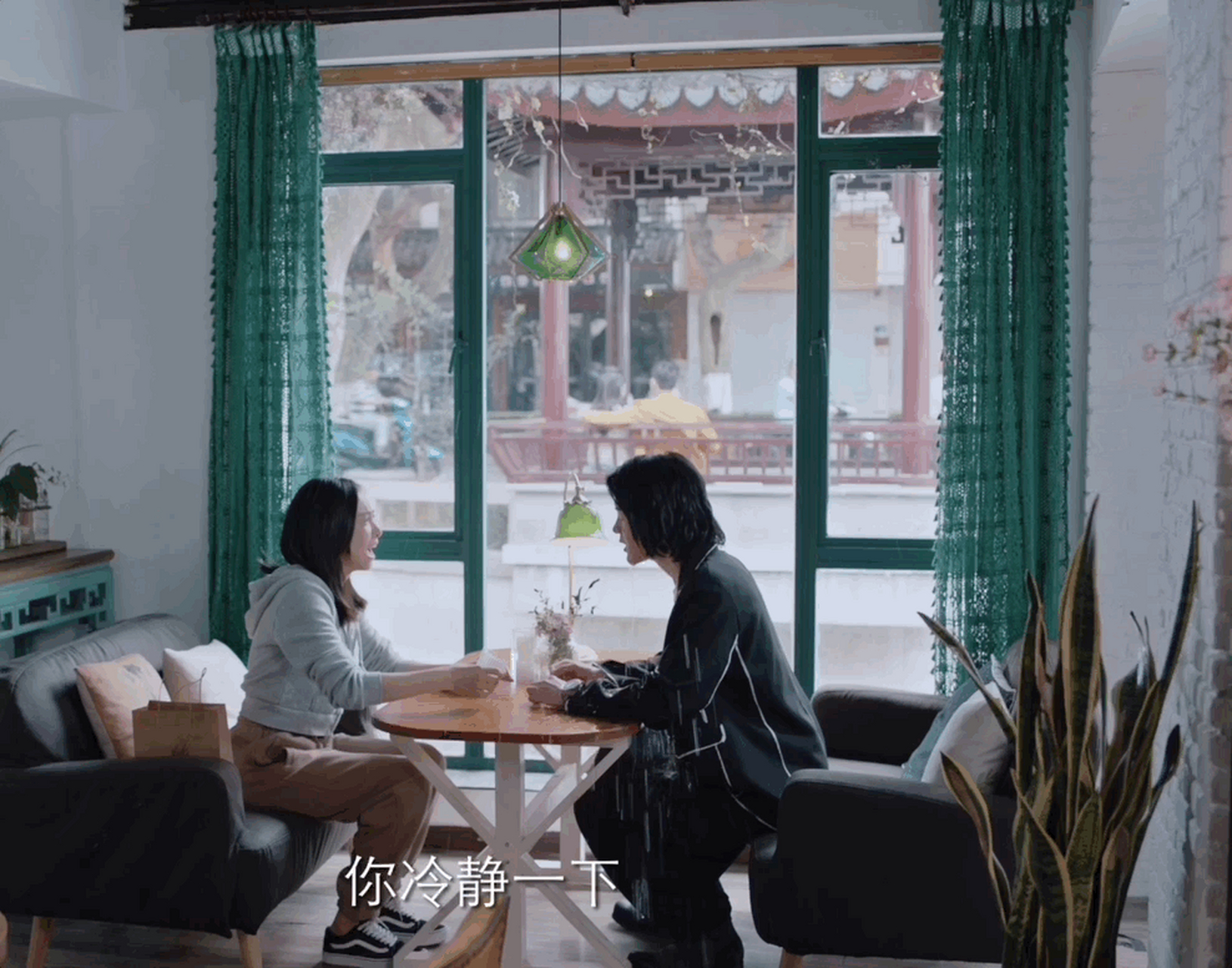 戴景耀长发造型 心疼齐帆@戴景耀 被芊怡@宋茜 都泼成海带头了[捂脸]