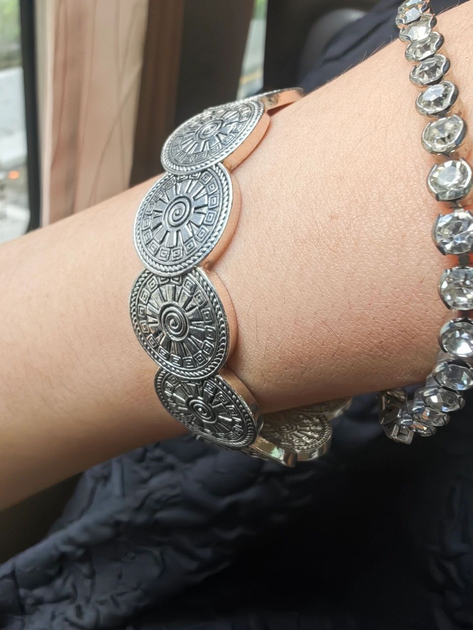 瑞银鸟双面刻时来运转手镯 来贵州旅游买的 越看越喜欢,非遗杨正贵