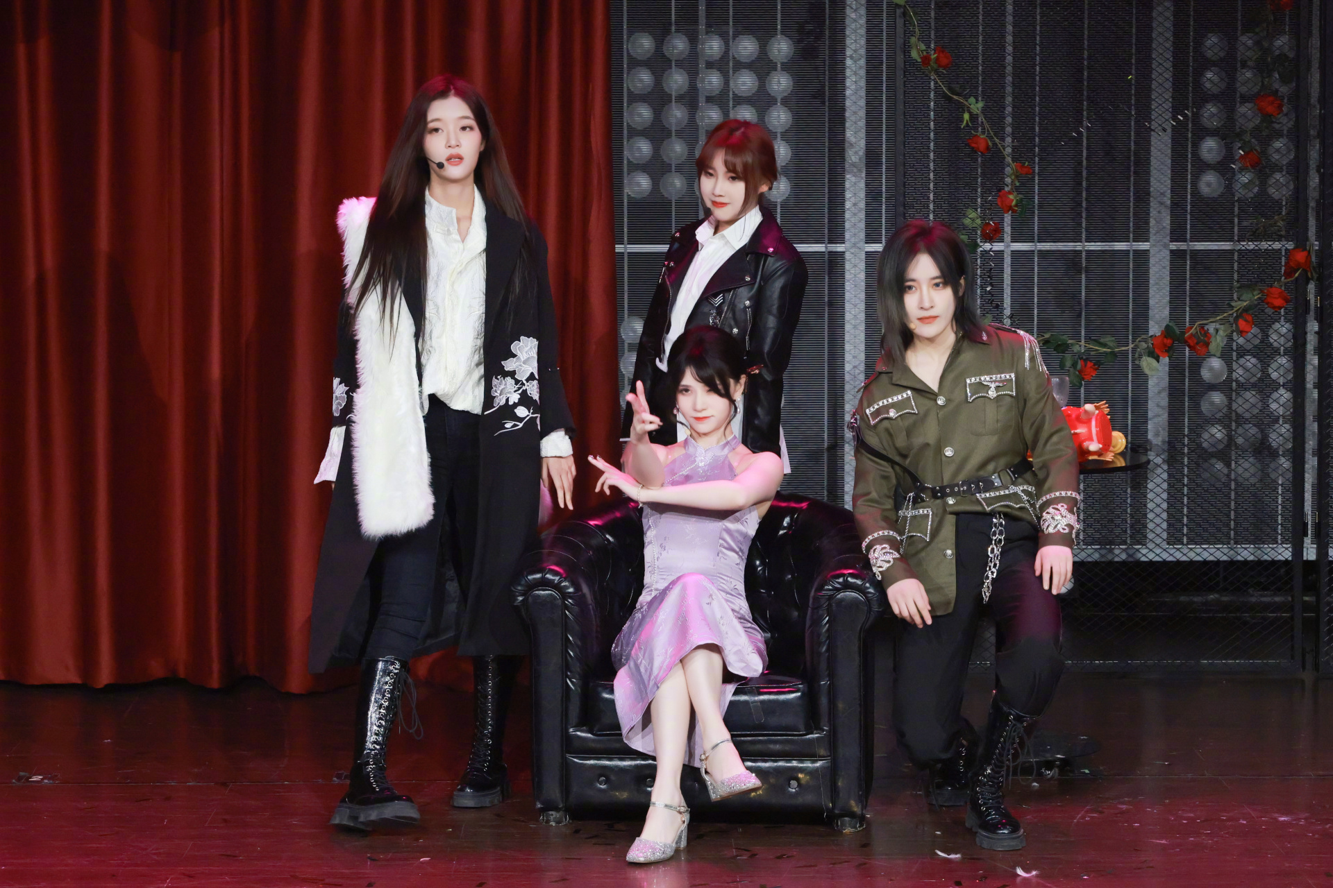 snh48超话 春晚特别公演第二场 踮起脚尖旋转 沐浴这moonlight 继续