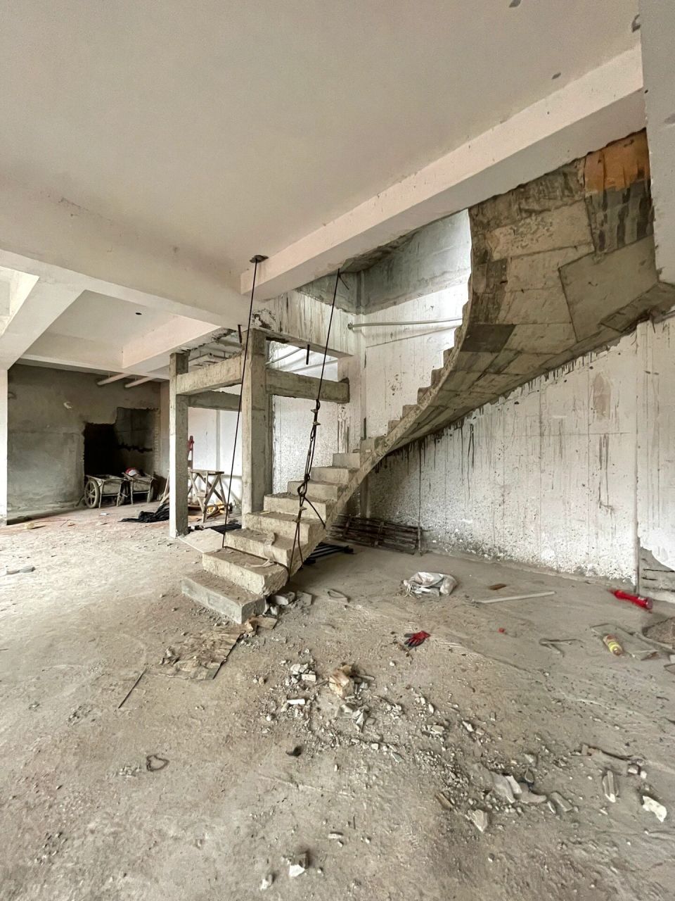 混泥土浇筑旋转楼梯这样做法也太牛了.