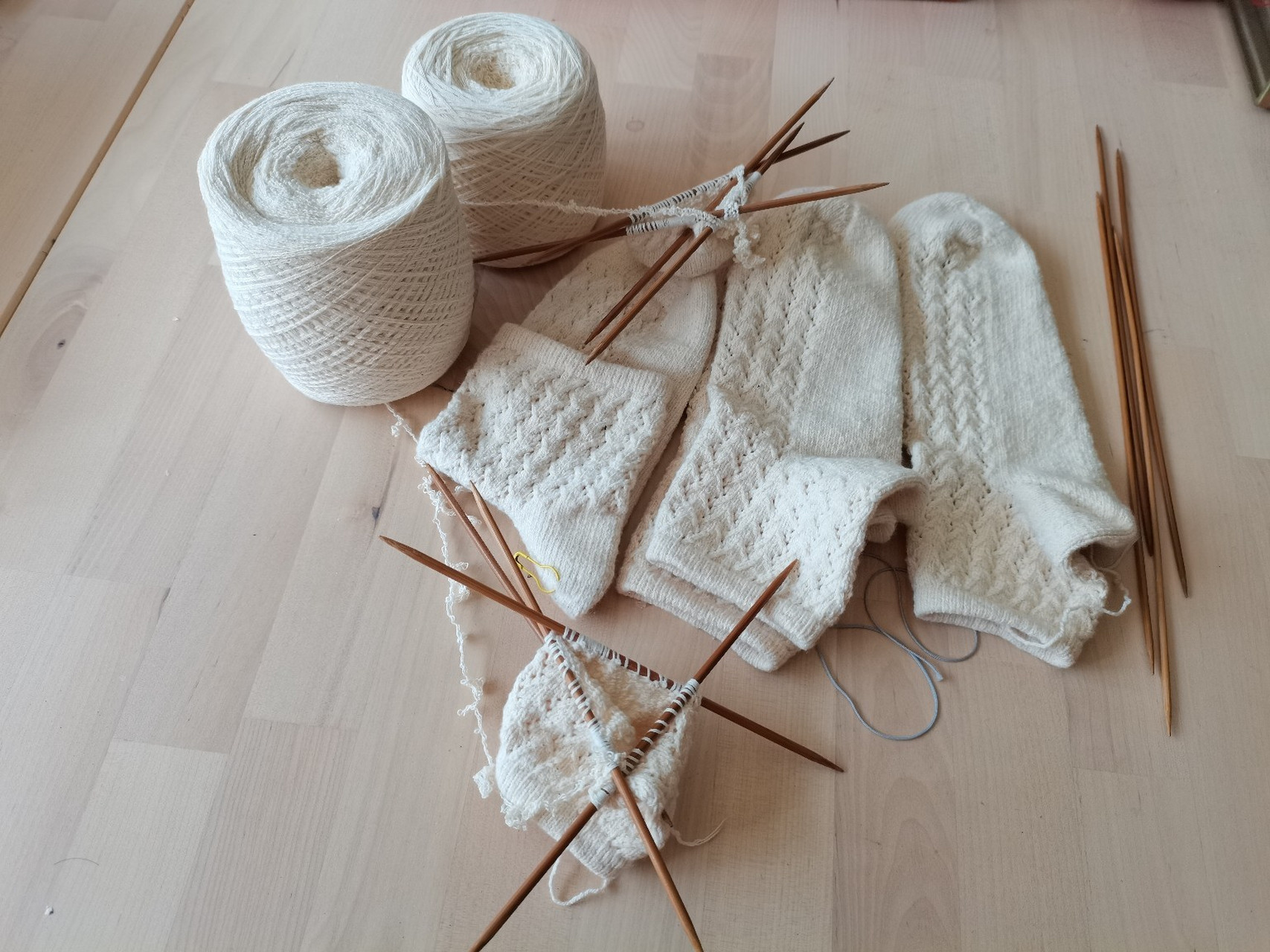 (图解已改)织袜子图解来了 从袜筒起针圈织 棒针针号2.75mm袜口,3.