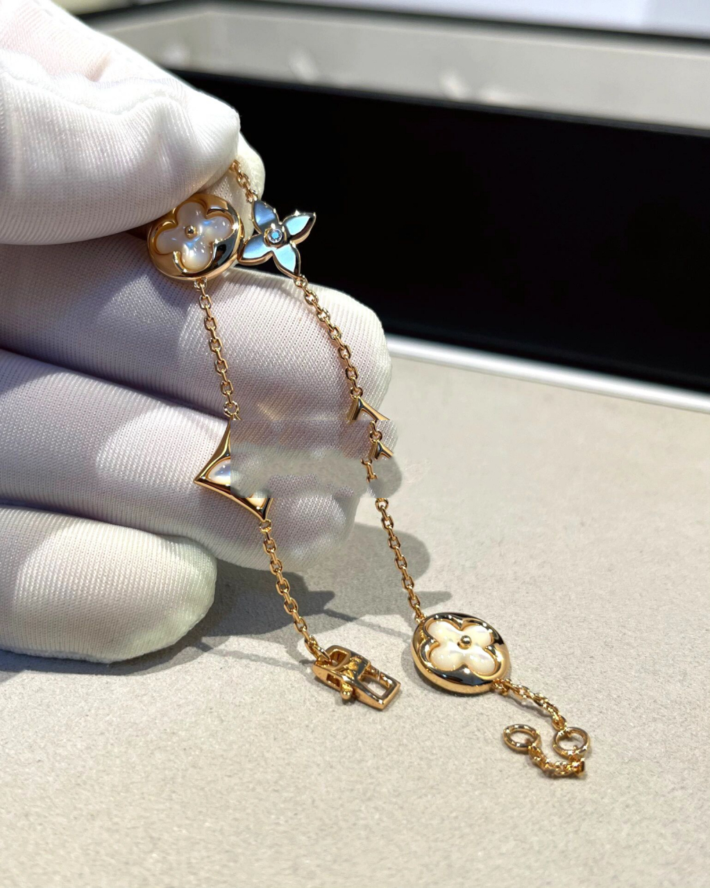 v白贝母五花手链|耐看显白 质感满满 lv color blossom系列 天然白贝