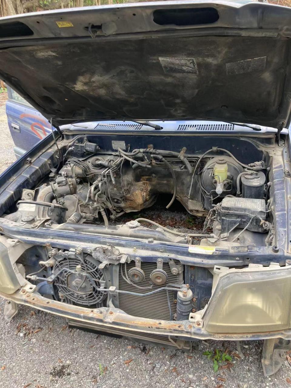 丰田霸道lc95 3rz 2700整车拆解回货 原装拆车件