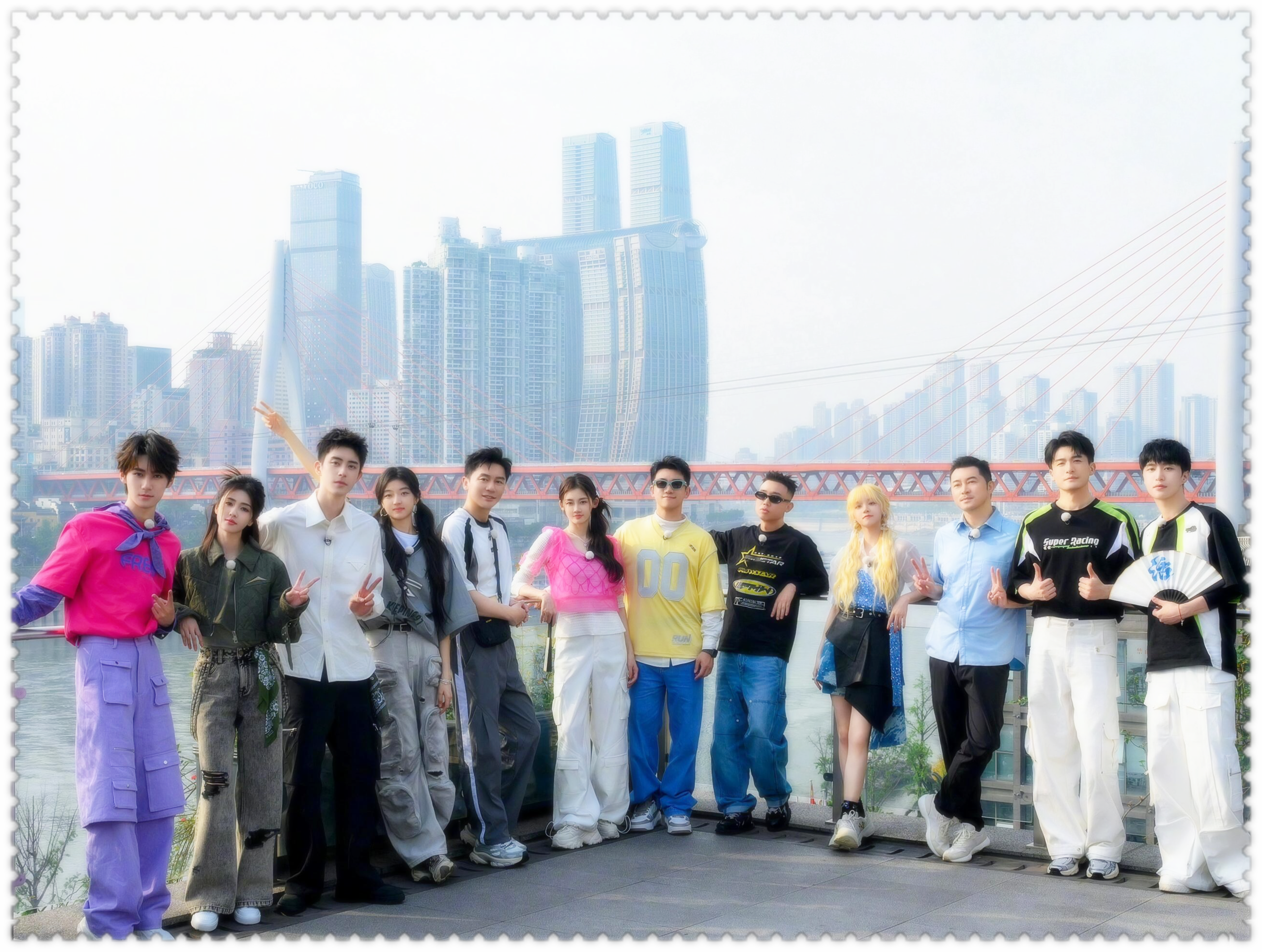 都是大眼睛高鼻梁,娱乐圈很多艺人都是川渝地区的,还有 tf 家族