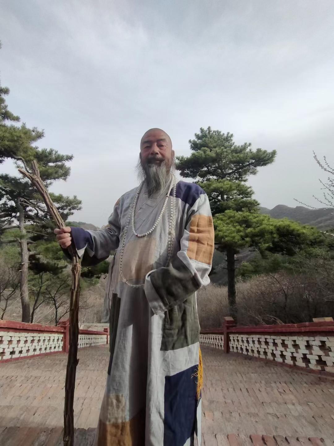 点亮心灯 的想法: 不听老人言"吃亏在眼前,不听妙法老和尚