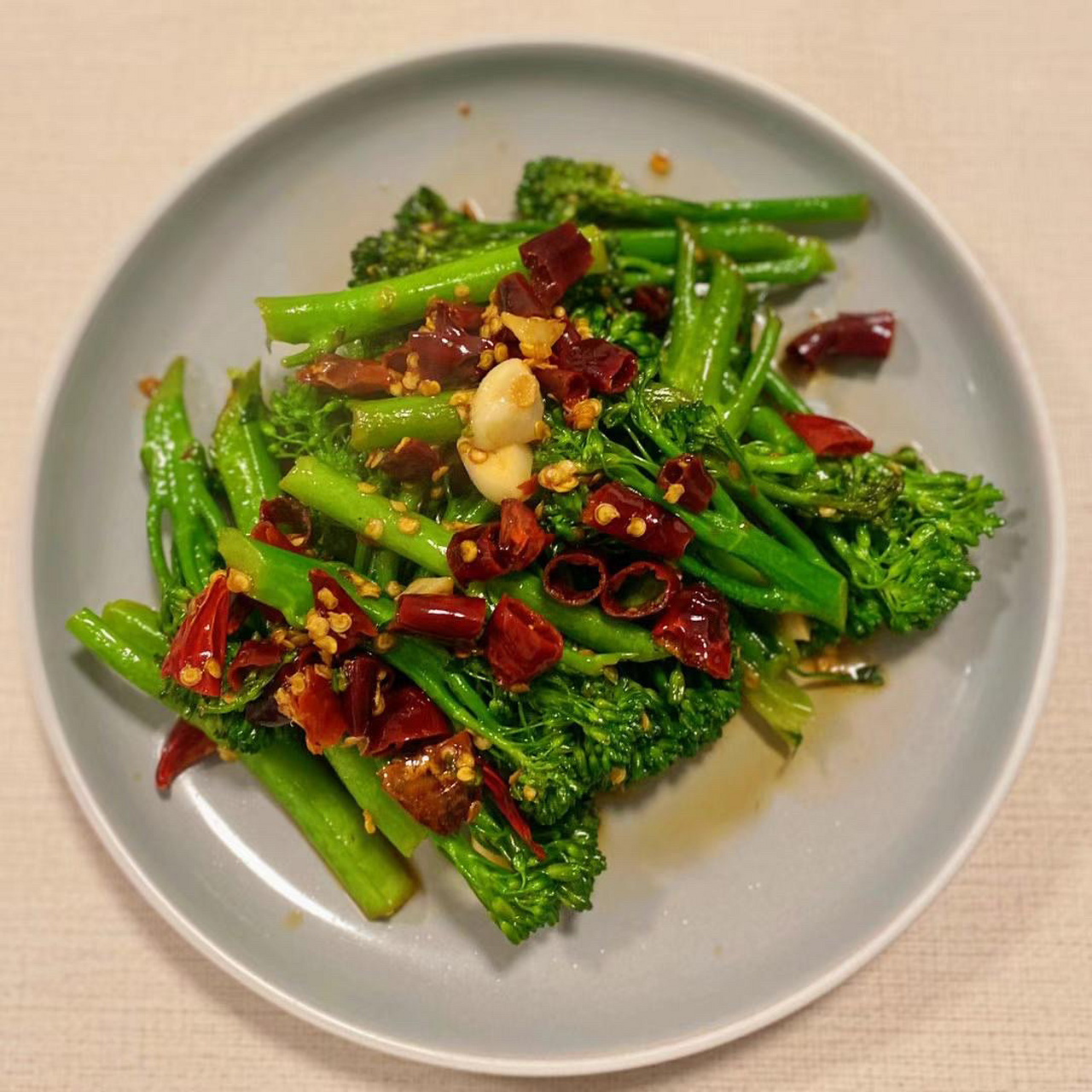 9297食谱分享|炝炒西兰苔 步骤: 16615西兰苔屁股剪掉,用盐水