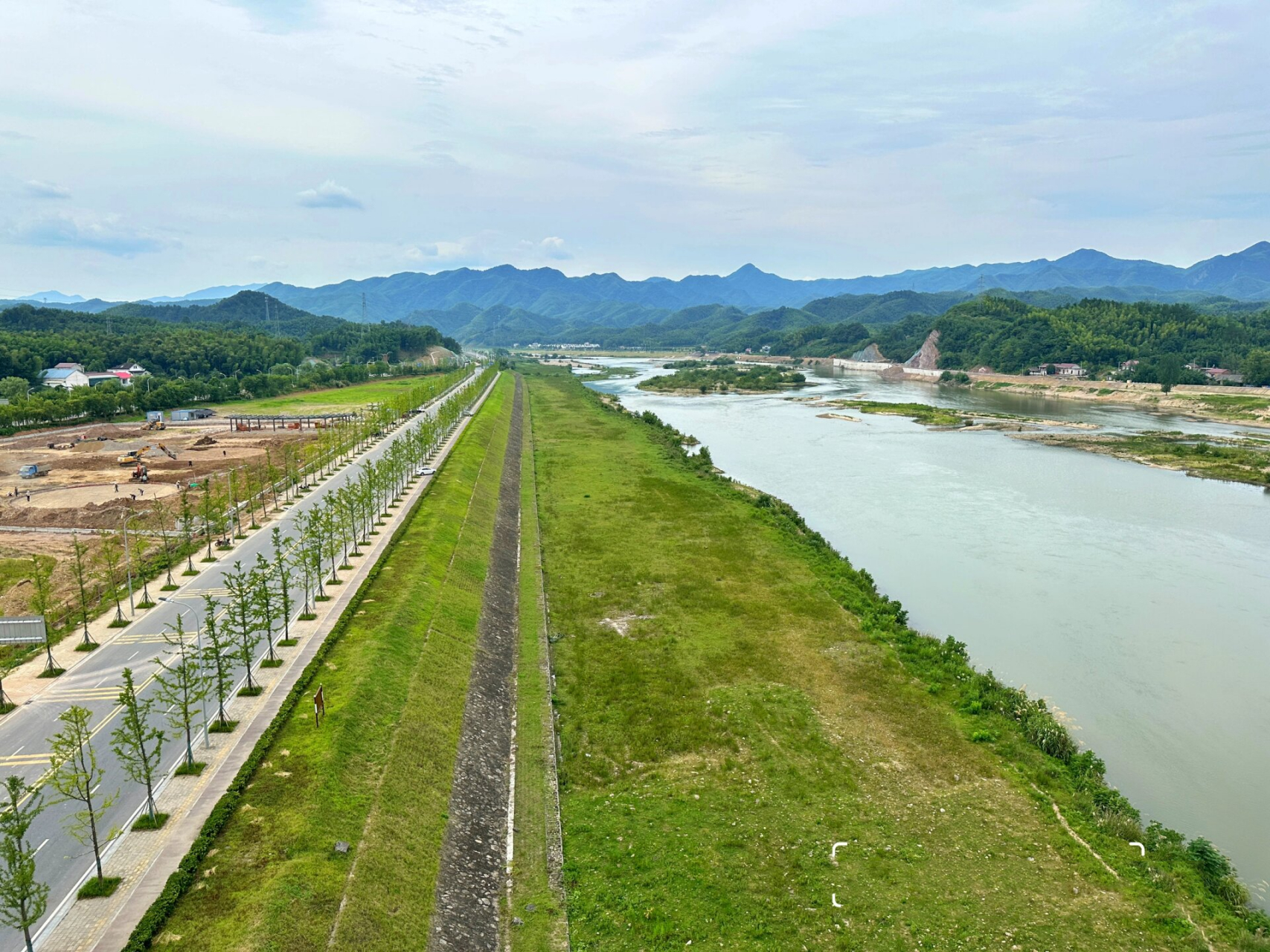 96米,共五层,登阁远眺霍山县睡美人山,这是一个绝佳观赏地,现已成为