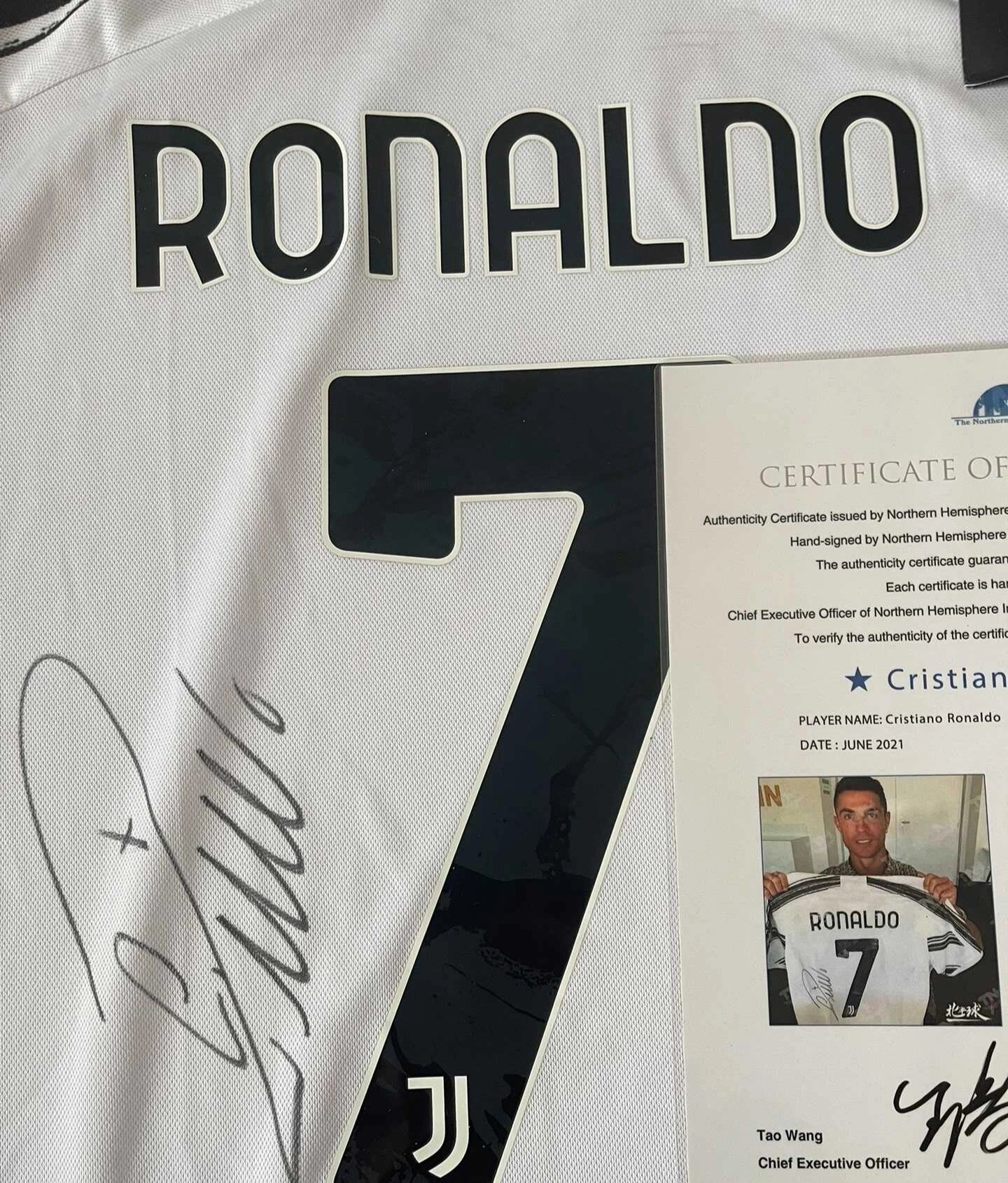 c罗亲笔签名有证书