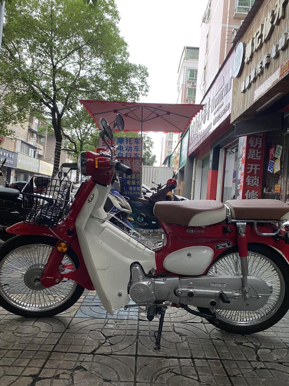 嘉陵coco110.最近没收到什么车,弄个便宜的车型对付一下了