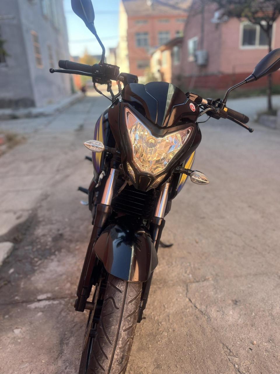 最新到货宝雕款大黄蜂250,牌证齐全必须过户!