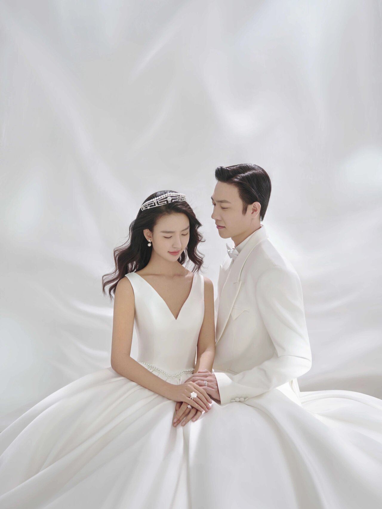 一袭白纱的浪漫 室内极简78光影婚纱照9595