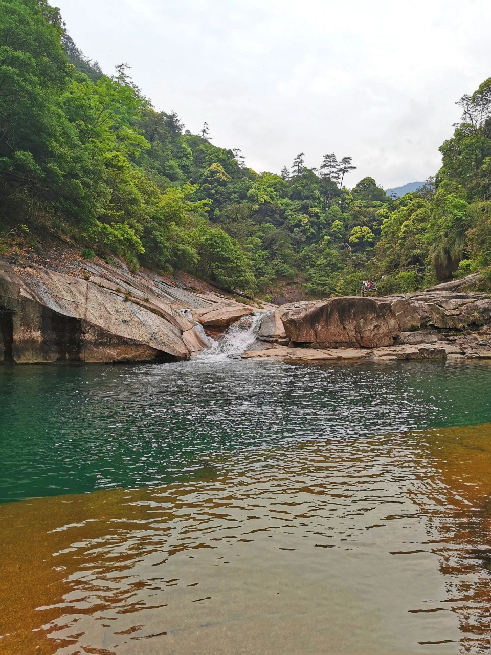 上饶大茅山梧风洞风景区的山水妙趣 大茅山位于江西省上饶市德兴市