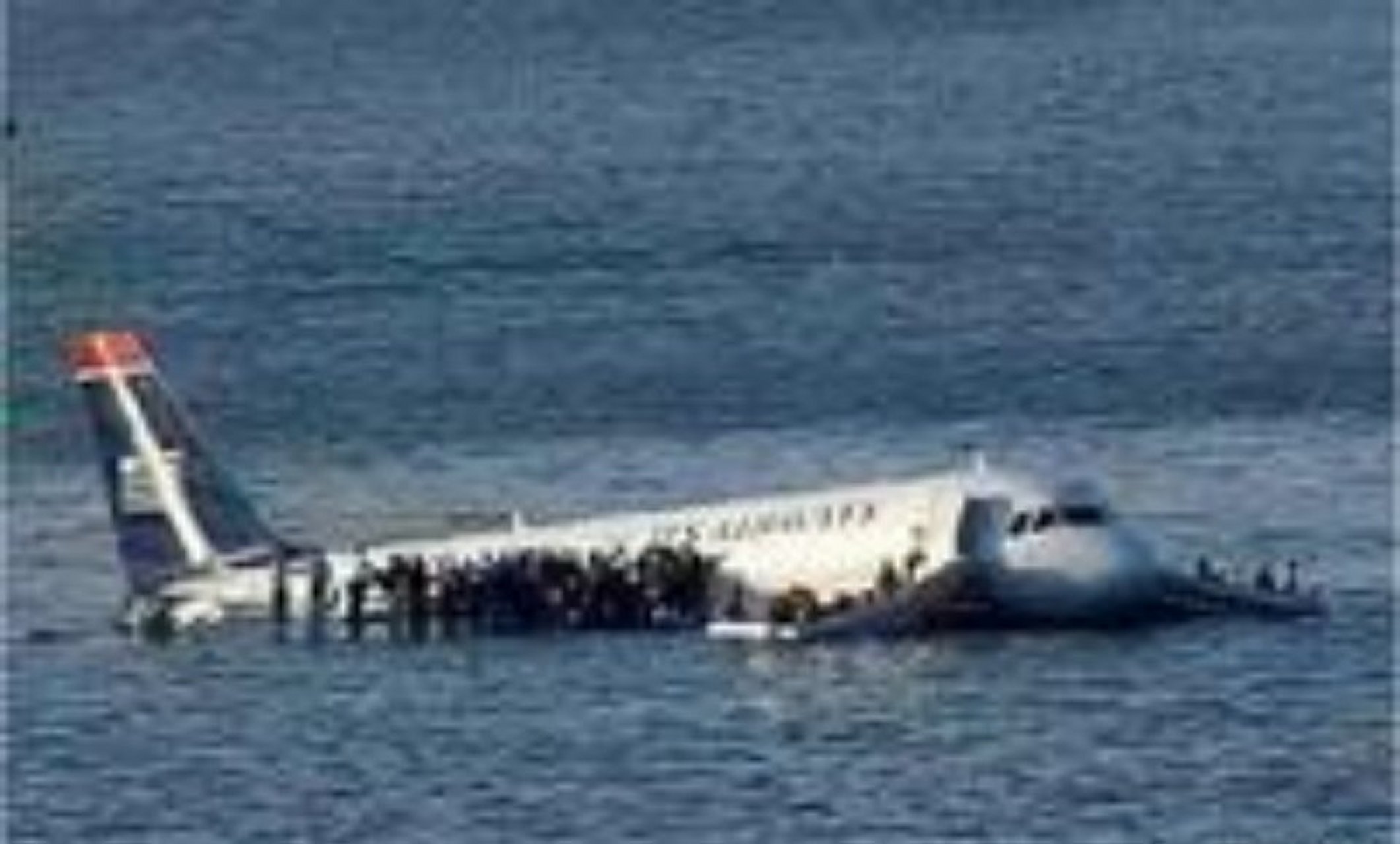 历史那些事2009年,全美航空1549航班起飞不到90秒就被大鸟撞毁了