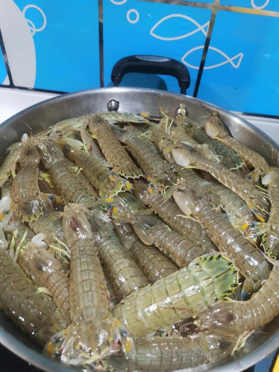 蒸虾爬子(庄河话)蒸皮皮虾(普通话) 洗净后上锅蒸八分钟即可