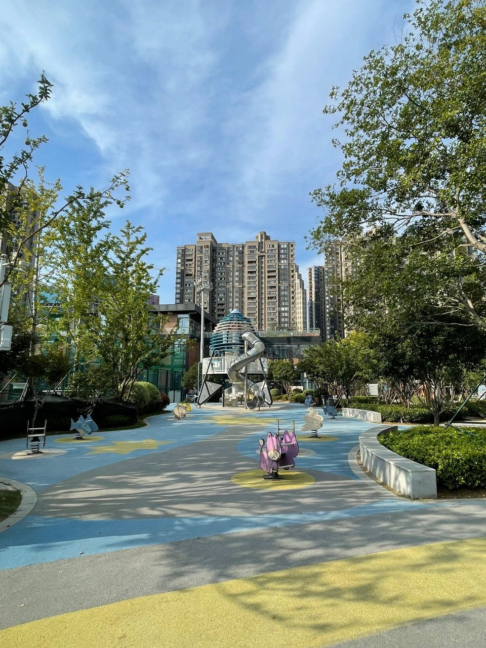 周末遛娃之武汉张之洞体育公园 炎炎夏日的周末,5岁多的儿子,睡醒了他