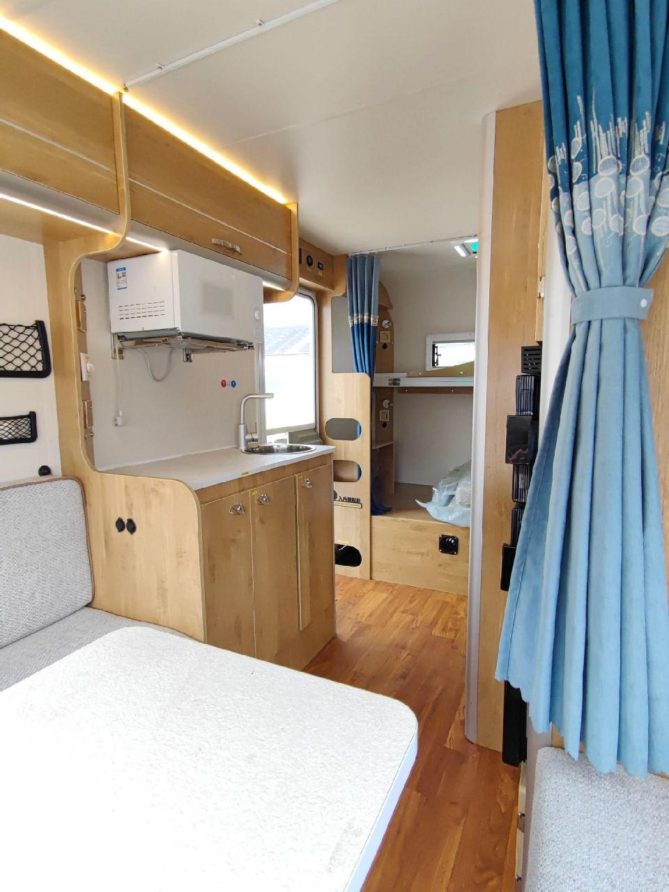 迷野480拖挂房车. 车辆尺寸5970×2160×2670 车总质量1.