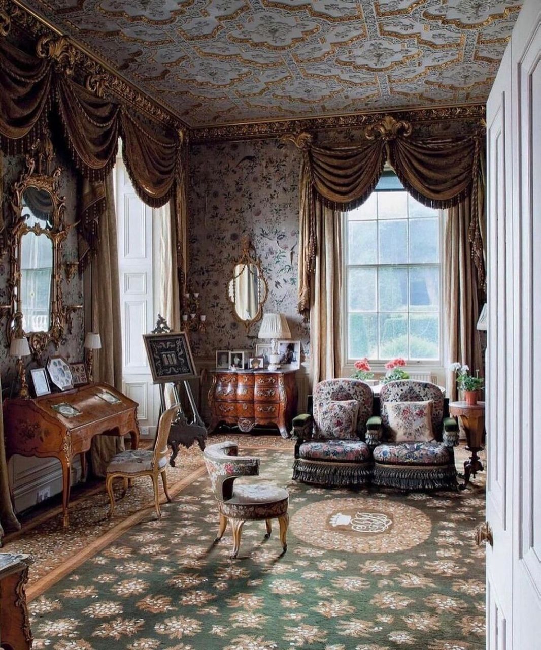 房间欣赏✨ 欧洲设计师们打造的 复古宫廷风客厅&餐厅🍴 狠狠羡慕