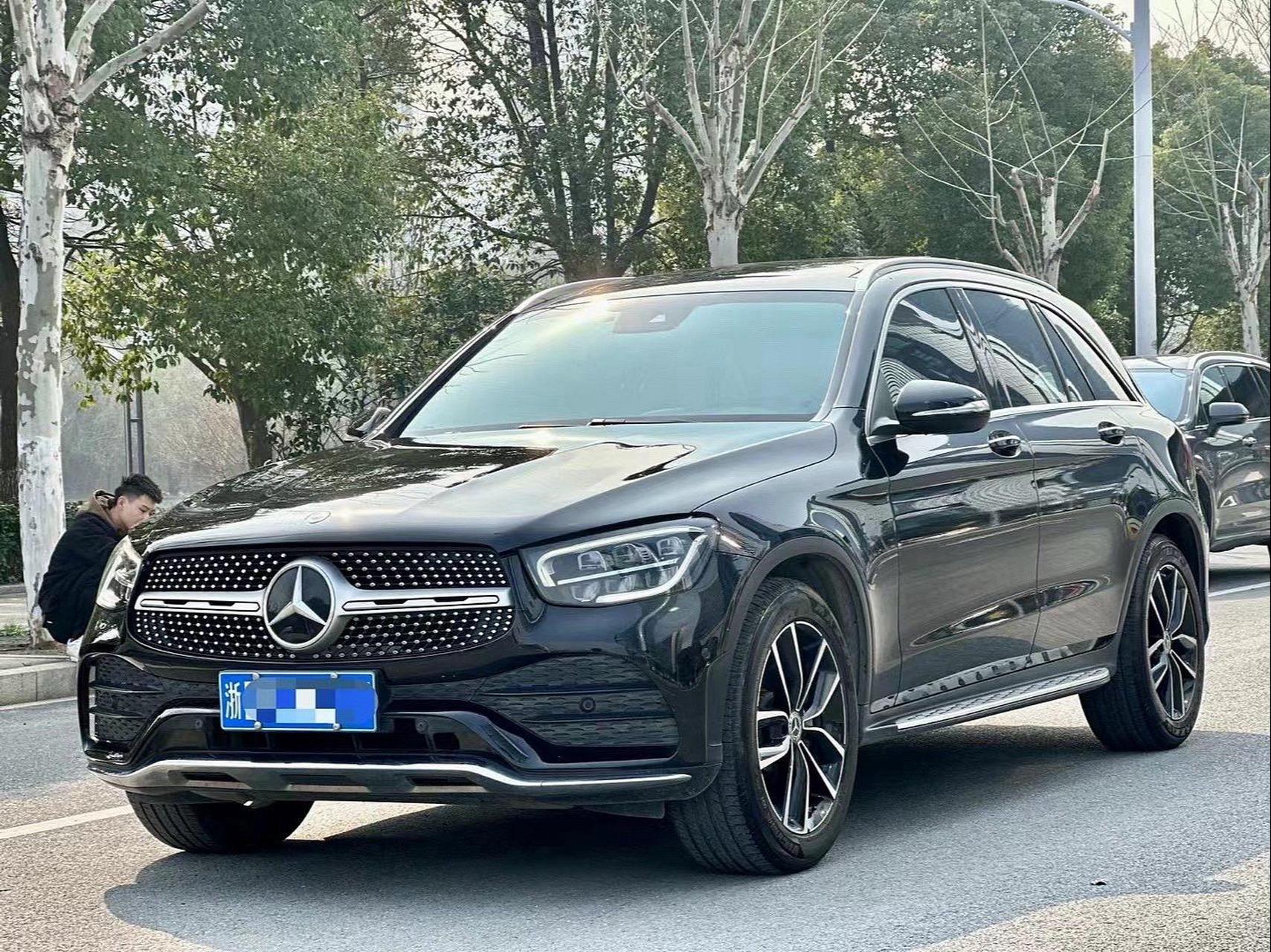 奔驰glc300l21款原厂满天星 售价:30.98万元  排气量:2.