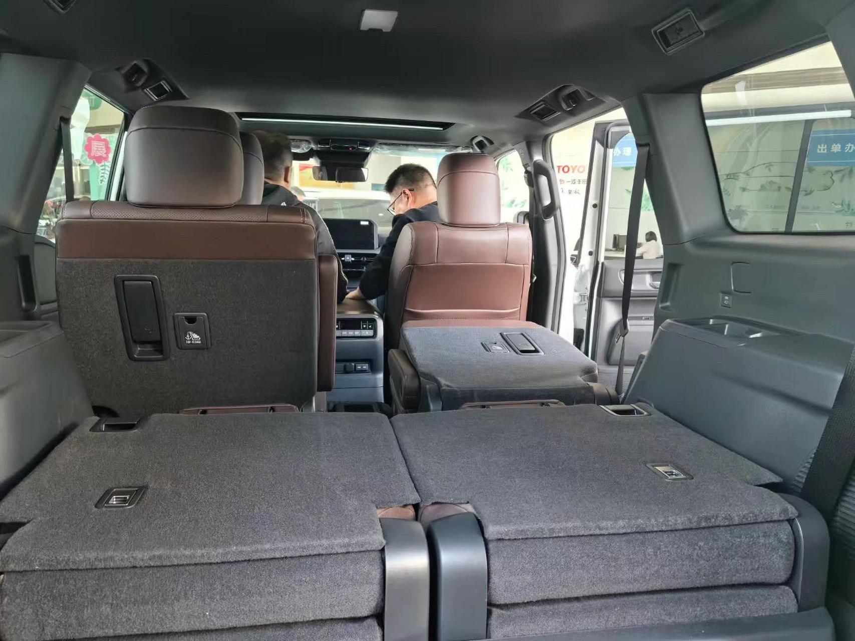 2024普拉多后备箱空间很小吗?放倒后不大吗?你们觉得怎么样?