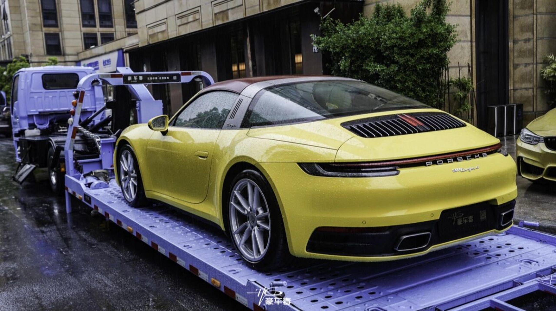 抵达9990保时捷|车型:911 targa4 74可能是唯一自带防滚架的