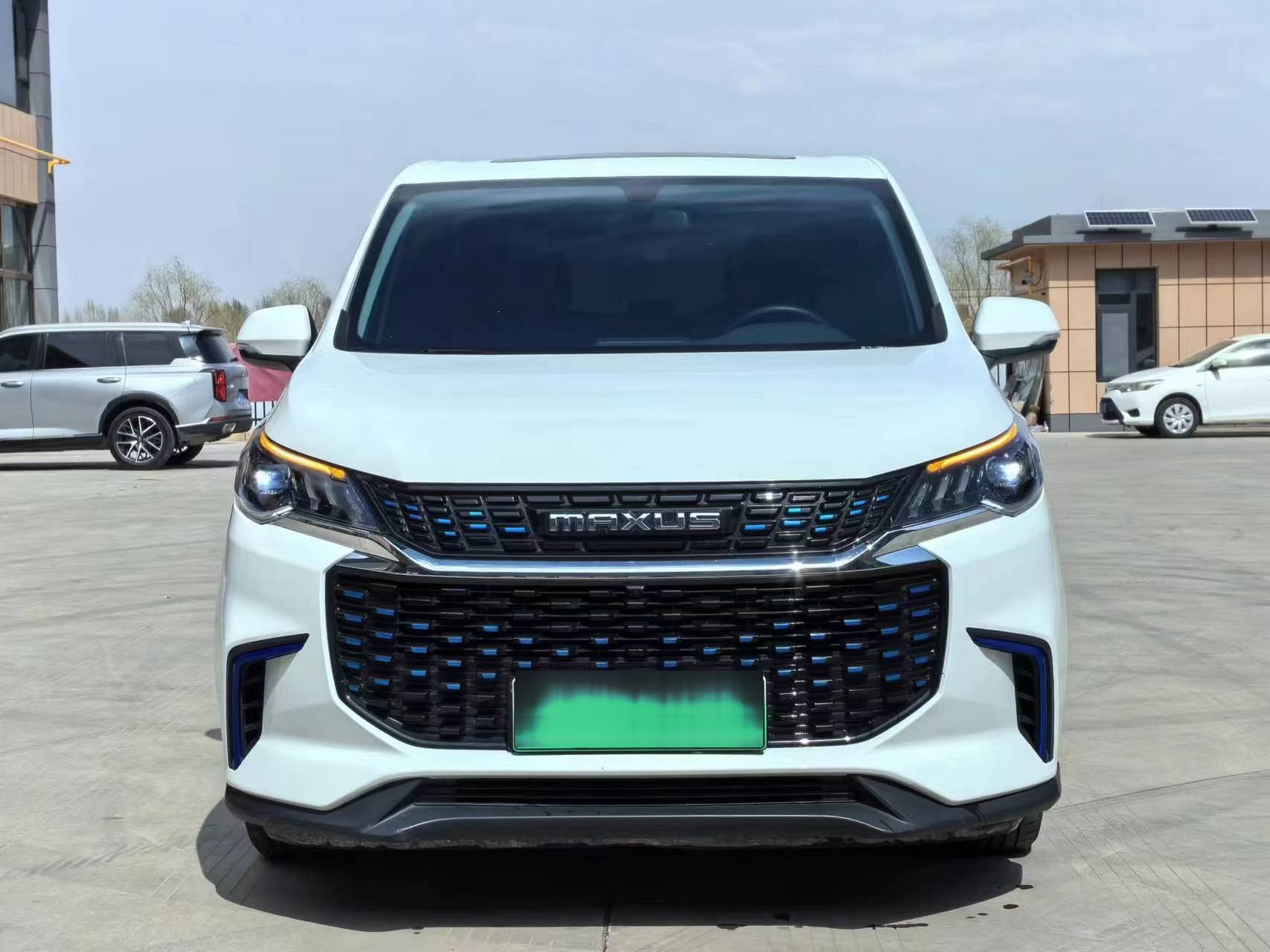 上汽大通七座,油电混动