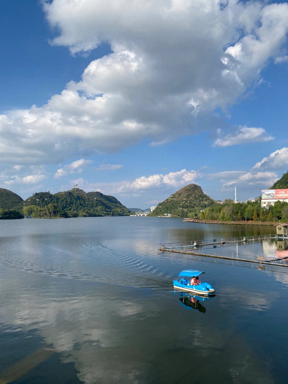 安顺市区宝藏景点:虹山湖公园/虹山公园 虹山公园,又叫虹山湖公园,是
