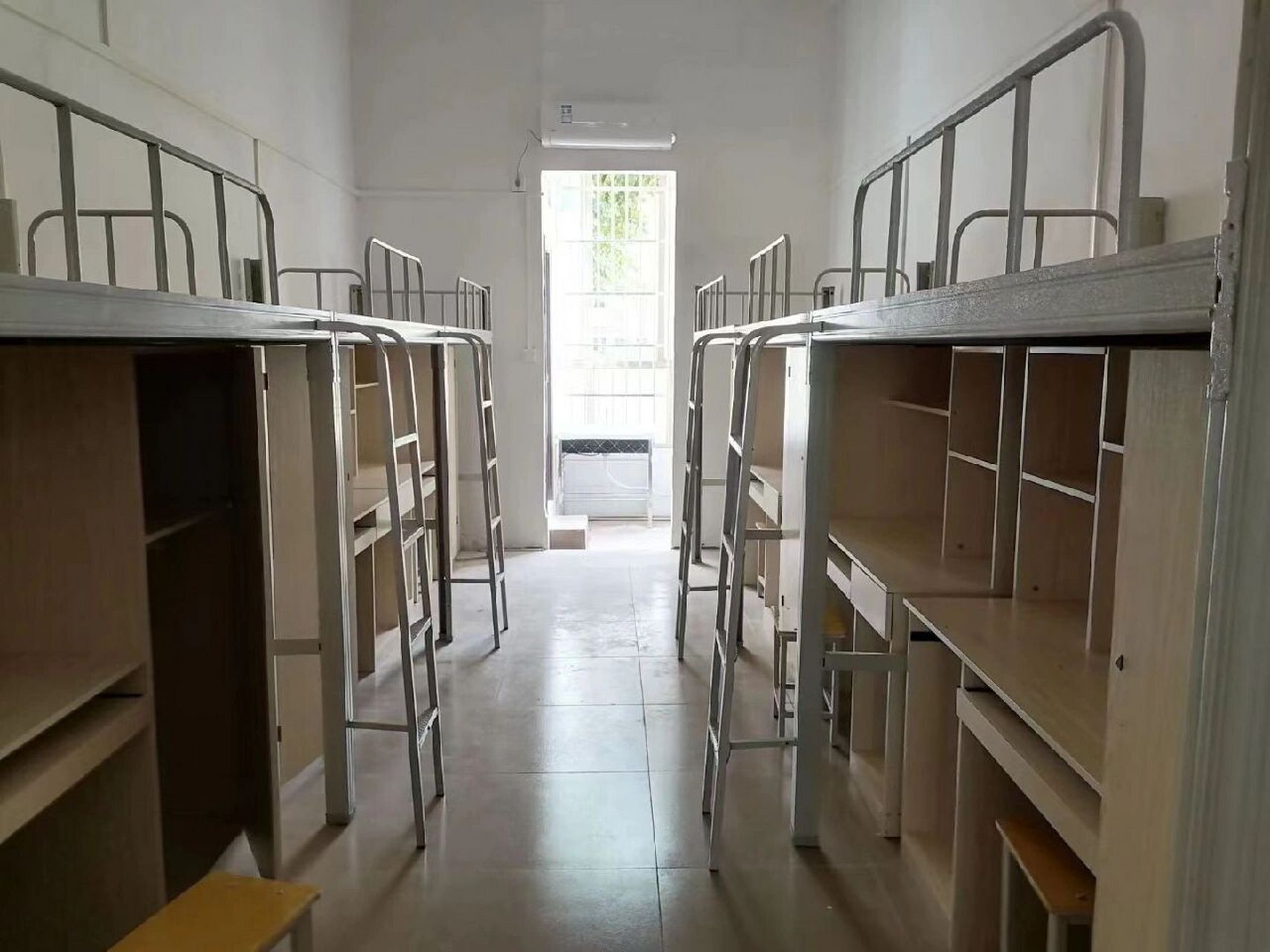 海南科技职业大学六人间宿舍 听说大家都想看宿舍,这是别人发给我看的