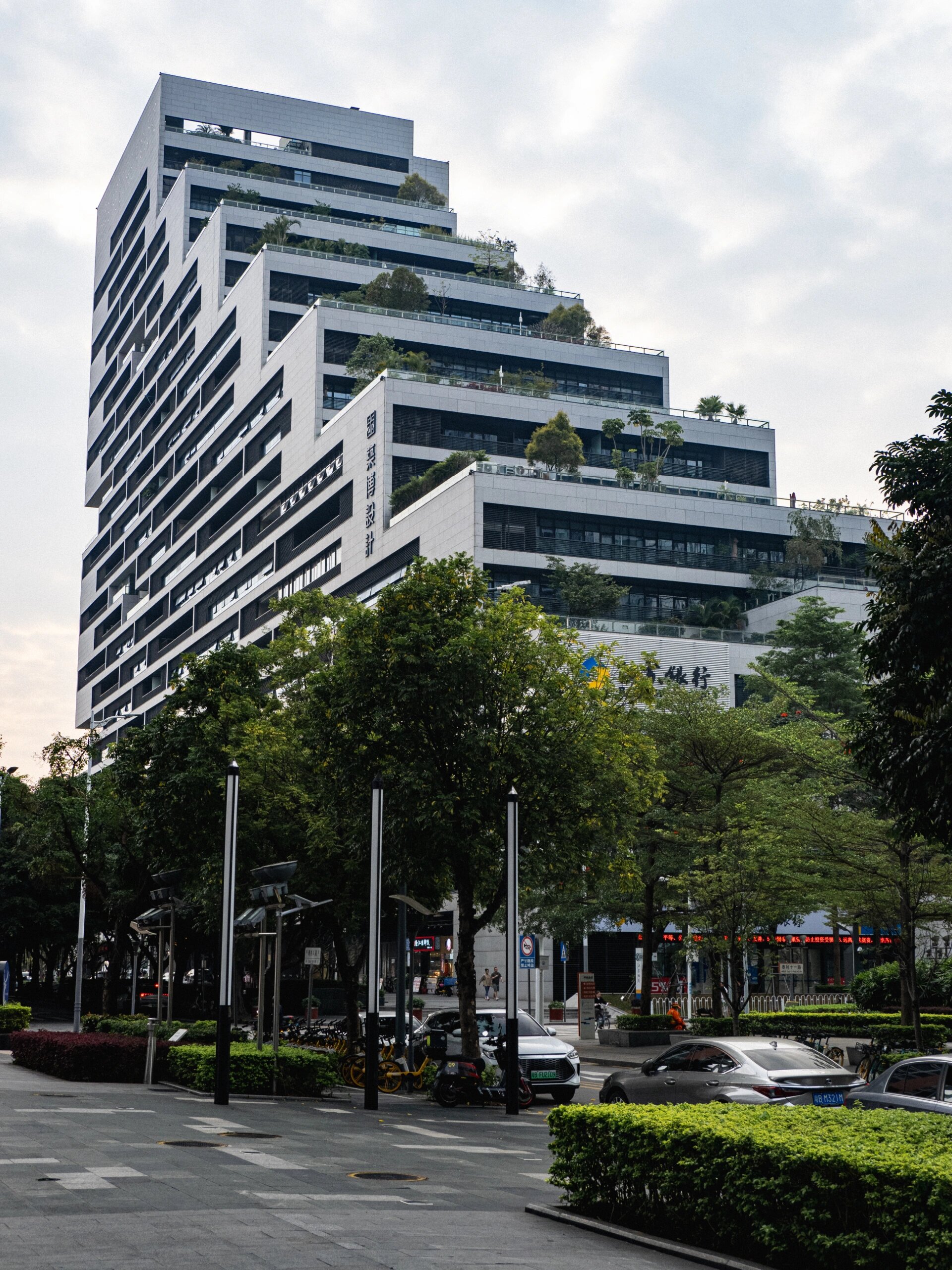 深圳 tairan 深业泰然大厦 stair step shaped building in the