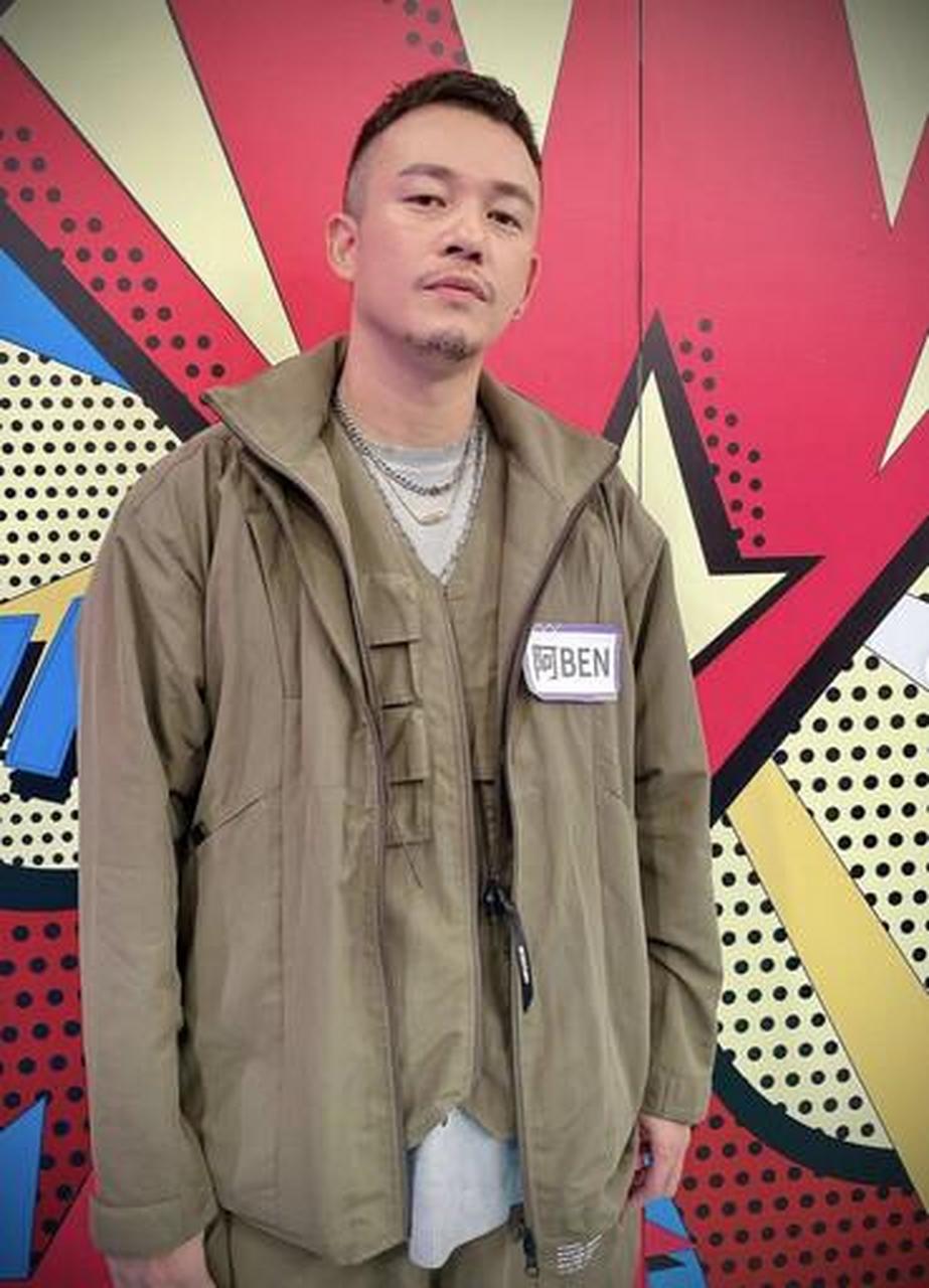 43岁台湾艺人阿ben凌晨右侧肋骨,右胸突剧烈疼痛,狂摇醒徐小可直冲