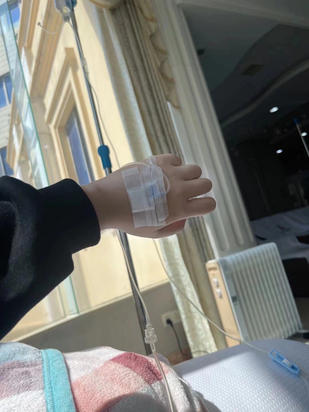 生病挂水请假图片 拿去用吧哈哈哈哈