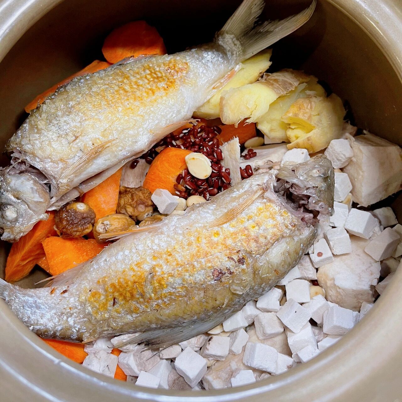 汤谱 | 赤小豆鲮鱼煲粉葛 一年四季都能煲来喝的广东老火汤,清热毒,泻