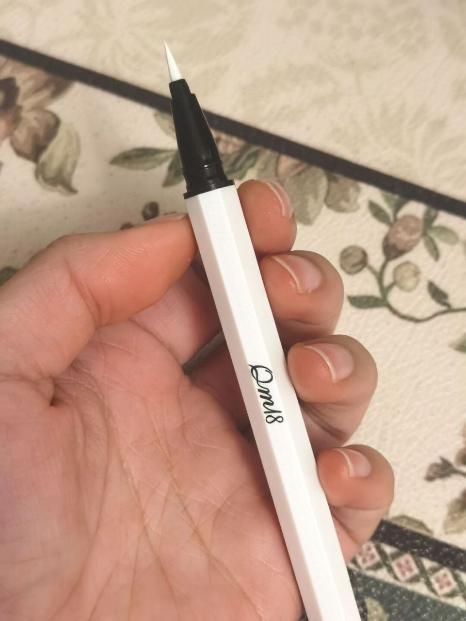 白色眼线笔勾一下也太好看了 这也太绝了 就是在原有黑色眼线的基础上