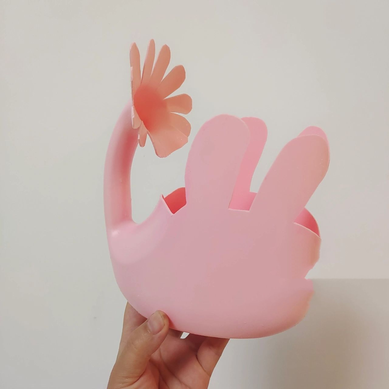 『废物利用』洗衣液瓶子变身可爱兔兔91 91需要用到的材料: 空