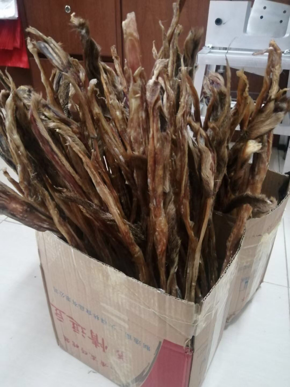 鹿筋的最佳吃法 干鹿筋30～50克(提前泡发),白术30克,云苓20克,芡实30