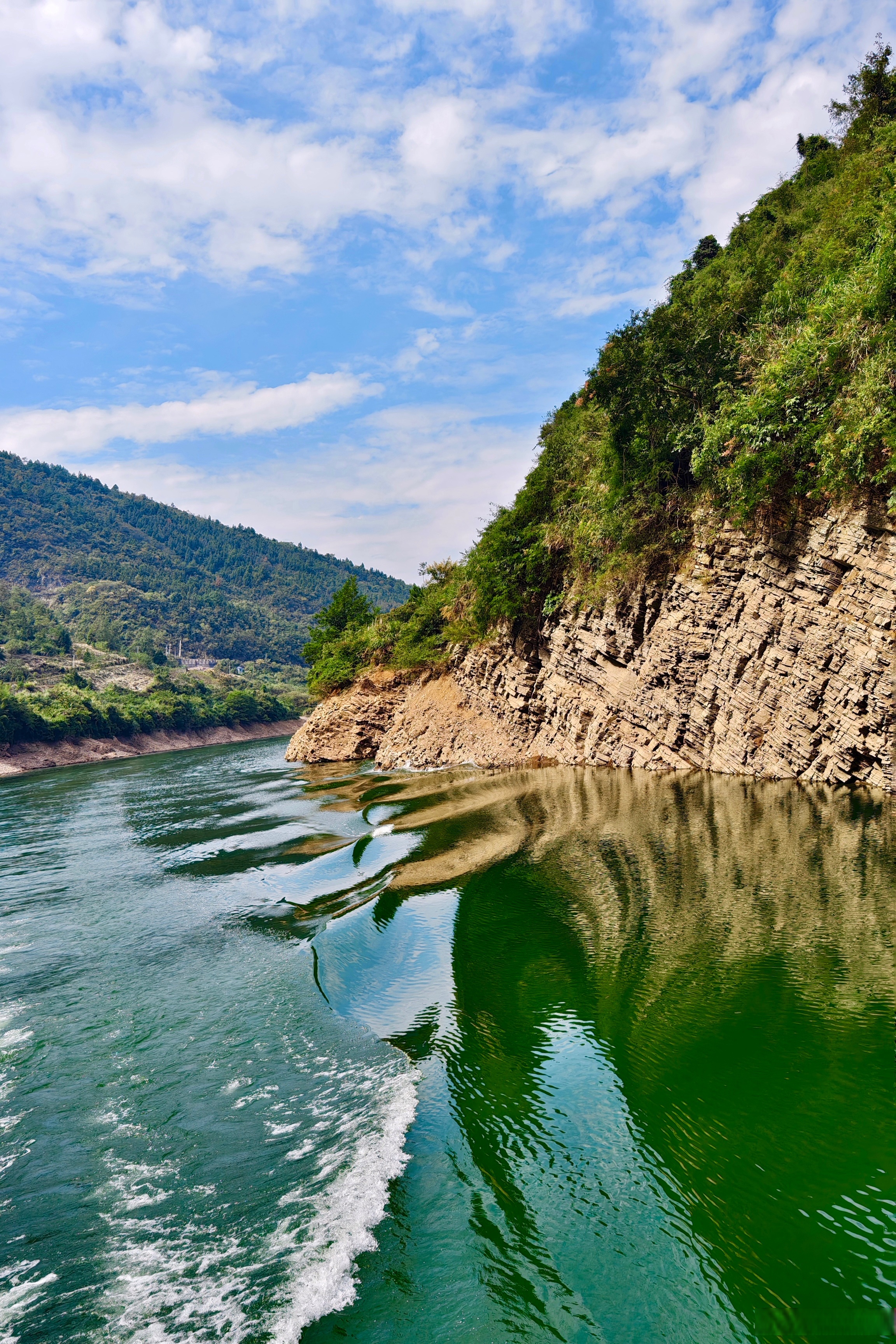 湖南张家界桑植县的苦竹河亦不例外,它是澧水上游的一界境滩,串联起