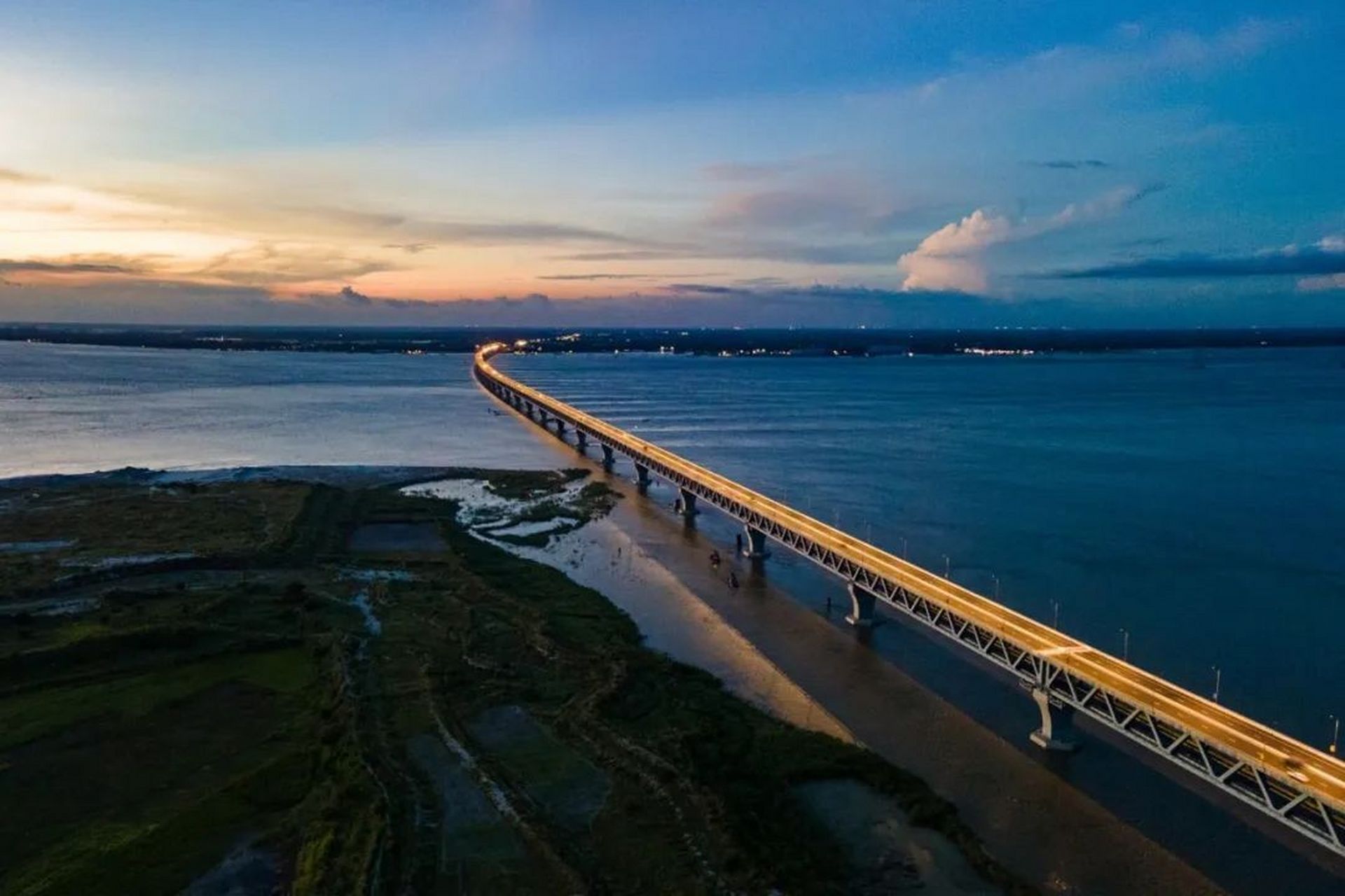 建成后的帕德玛大桥夜景 	 今年6月正式通车的帕德玛大桥(padma