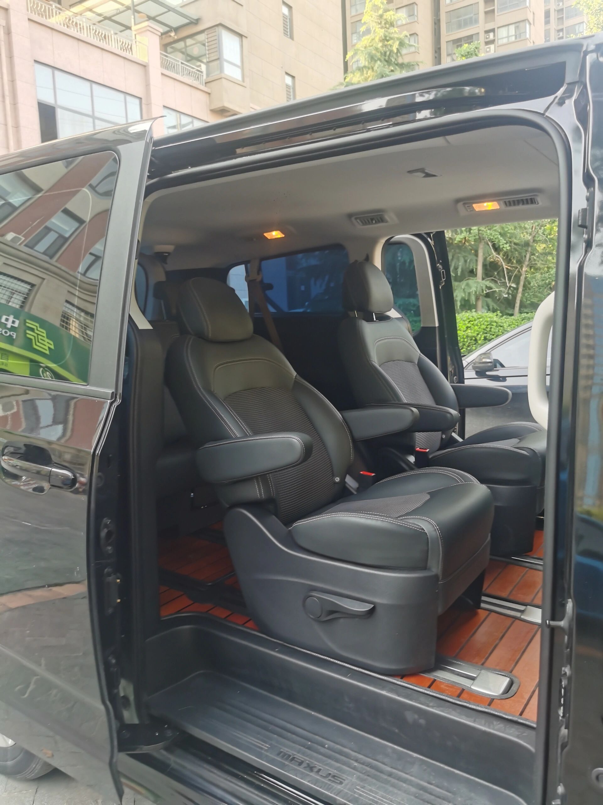 7座新能源商务车 上汽大通eg10新能源纯电动7座商务车!