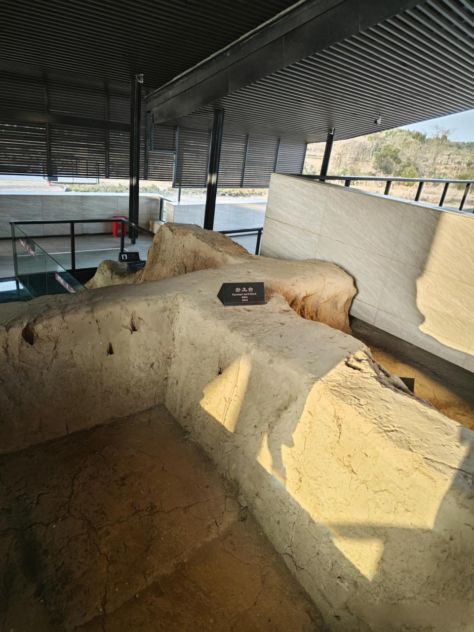 历史南昌汉代海昏侯国遗址博物馆展出了海昏侯国紫金城遗址和铁河古墓