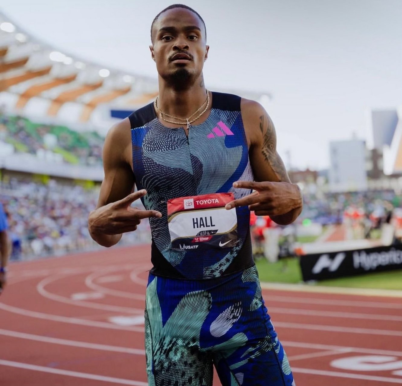 世锦赛男子400米铜牌得主,昆西·霍尔(quincy hall )以44秒17 的成绩