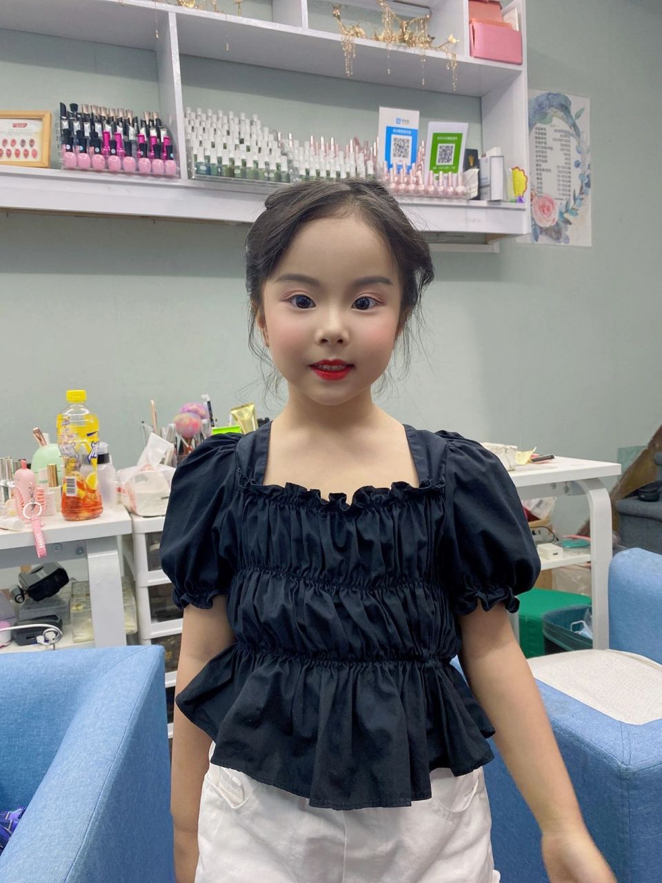 幼儿舞台淡妆这个小朋友太漂亮了 幼儿舞台淡妆这个小朋友太漂亮了