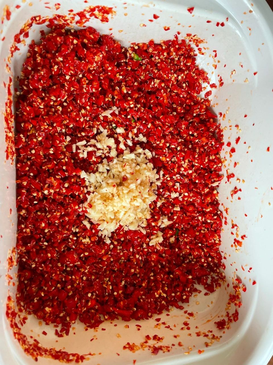 这辈子吃过最好吃的剁辣椒做法 1,取缔,冲洗,抹干,晾凉一个晚上.