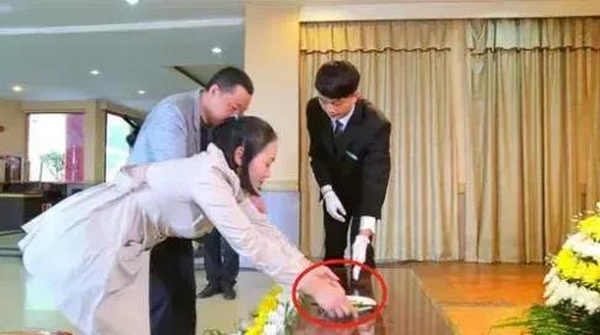 2023年,北京一女子去世后,丈夫将妻子的遗体安置在殡仪馆,三天后,殡仪