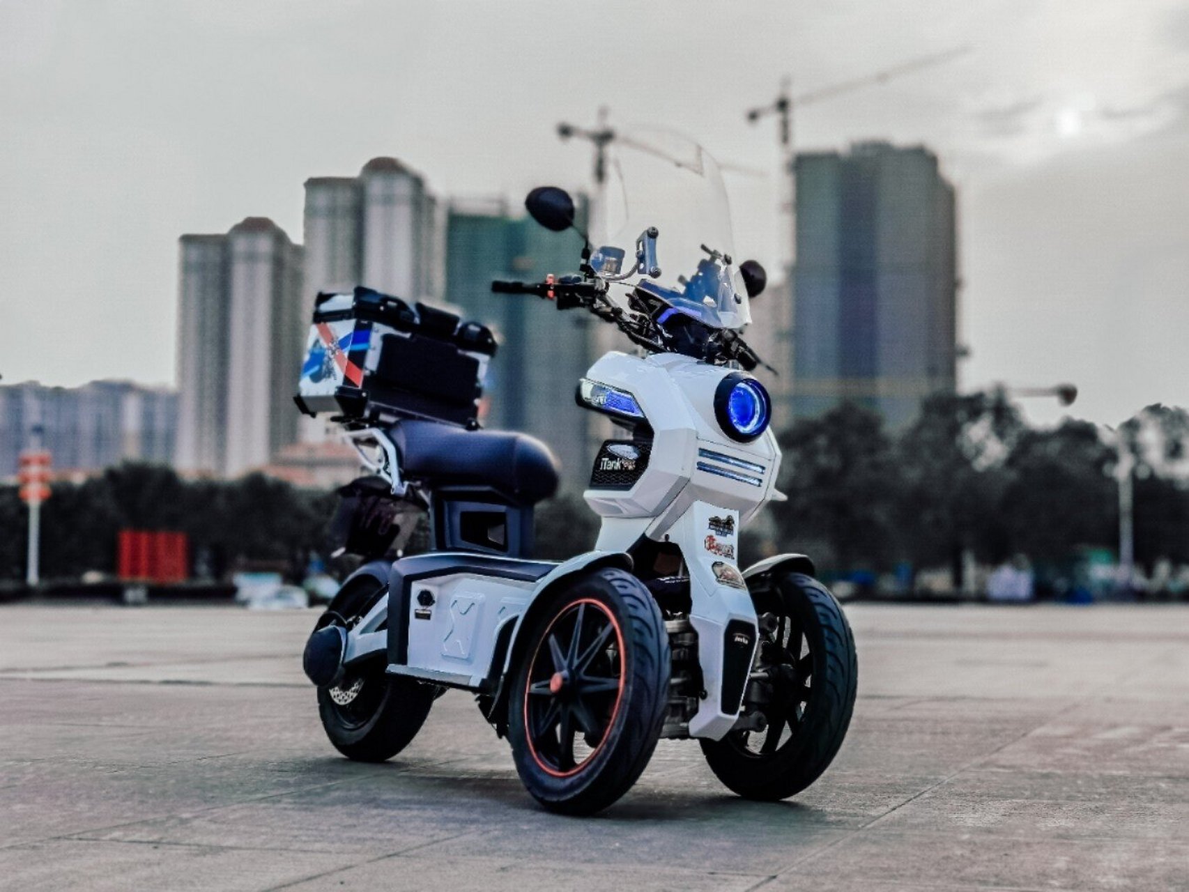 倒三轮外卖车 逗哈itanks旗舰版倒三轮,送外卖的好帮手90