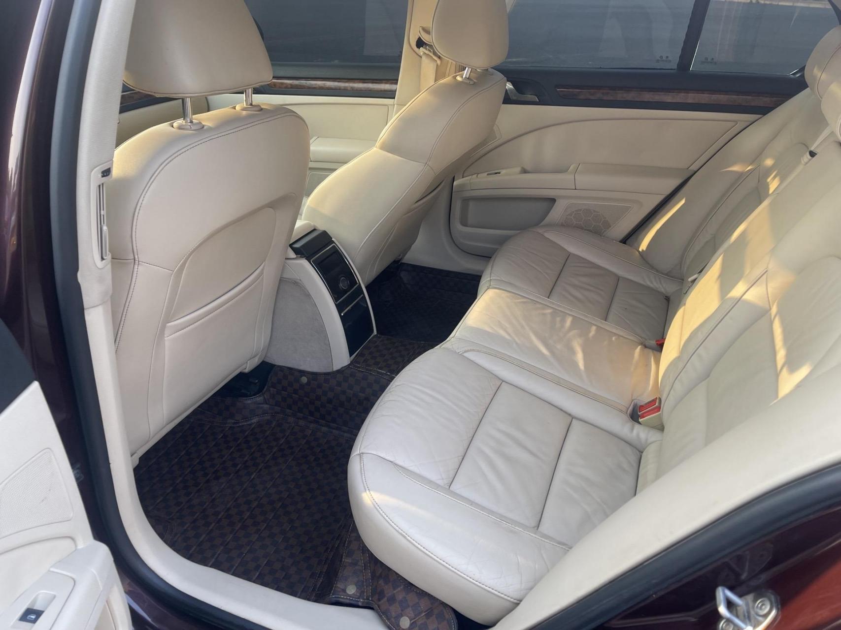 12年斯柯达昊锐顶配,费用刚买.上架12年3月斯柯达昊锐1.