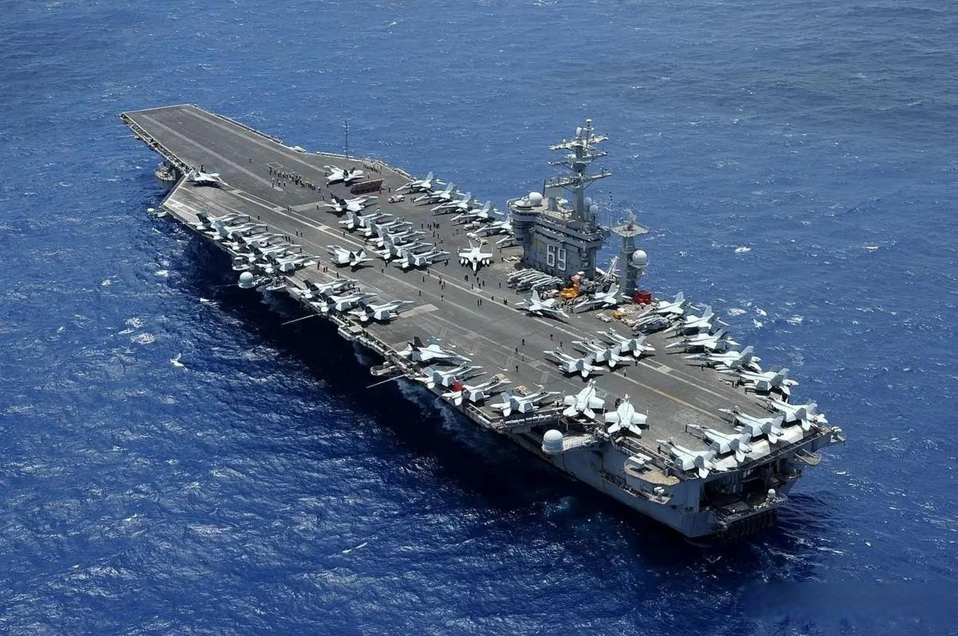 美国海军试图延长艾森豪威尔号航空母舰 (cvn-69)的服役时间,原本该